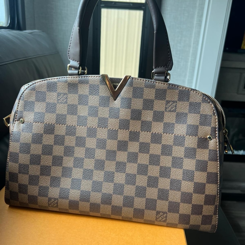 Authentic LV Handbag  Louis Vuitton